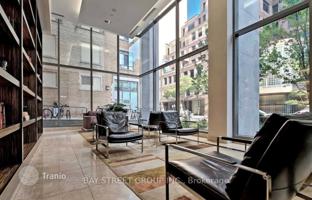 5-bedroom apartment in Grenville Street for C$1,115,000