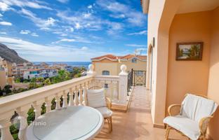 3-bedroom apartment 250 m² in Los Cristianos for 690,000 €