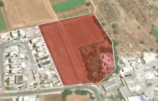 Land plot 8,214 m² in Emba for 700,000 €