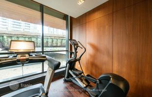 6-bedroom apartment in Bathurst Street for C$903,000