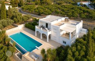 Two-storey furnished villa with a pool and olive grove on the island of Aegina, Greece for 640,000 €