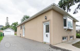 11-bedroom house in Etobicoke for C$1,779,000