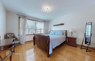 7-bedroom townhouse in Dufferin Street for C$1,683,000