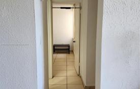 2-bedrooms apartments in condo 86 m² in Miami, USA for $270,000