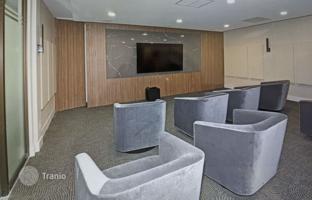 5-bedroom apartment in Southport Street for C$710,000