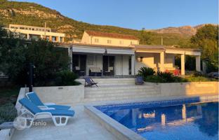 3-bedroom villa 239 m² in Kavač for 750,000 €