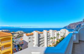 Two-bedroom penthouse with fantastic sea views in Acantilado de los Gigantes, Tenerife, Spain for 478,000 €