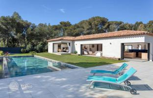 Duplex villa with a pool and a gym in La Croix-Valmer, Côte d'Azur, France for 4,256,000 €
