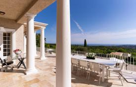 8-bedroom villa 400 m² in Valbonne. Price on request