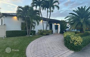 4-bedroom house 300 m² in Miami for $1,890,000