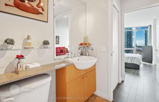 5-bedroom apartment in Front Street West for C$938,000