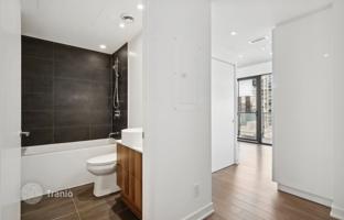 4-bedroom apartment in Roehampton Avenue for C$787,000