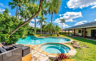 5-bedroom house 559 m² in West End for $1,200,000
