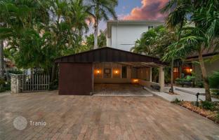 4-bedroom house 322 m² in Miami for $5,900,000