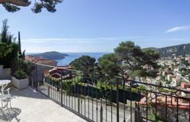 Charming period house overlooking the bay for 1,495,000 €