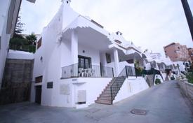 Semi-detached house with four terraces on the first line from the sea in Torreguadiaro, Cadiz, Spain for 300,000 € Semi-detached house with four terraces on the first line from the sea in Torreguadiaro, Cadiz, Spain for 300,000 €