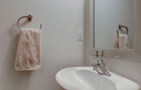 9-bedrooms terraced house in Etobicoke, Canada for C$1,588,000