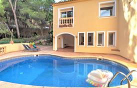 Three-level villa with a pool, a garden and a garage in Santa Ponsa, Mallorca, Spain for 838,000 €