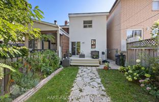 8-bedroom townhouse in York for C$1,684,000