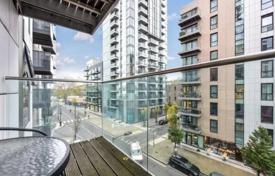 Modern one-bedroom apartment in Woodberry Down, London, UK for £495,000