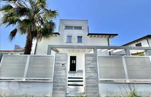 Quality villa with a garden close to the sea, Forte dei Marmi, Italy for 850,000 €