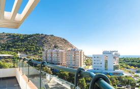 Renovated penthouse with sea and mountain views for 650,000 €
