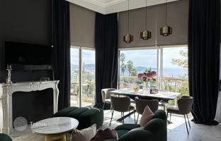 Stylish three-bedroom apartment with panoramic sea views in Nice, Cote d'Azur, France for 799,000 €