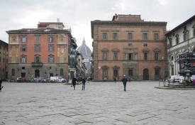 Luxury apartment in a historical palace in the center of Florence for 3,900,000 €