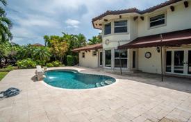 Spacious villa with a backyard, a pool, a sitting area, a terrace and a garage, Hallandale Beach, USA for $1,600,000