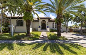 Spacious villa with a pool, a recreation area and a parking, Miami, USA for 1,530,000 €