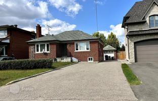 5-bedroom house in Etobicoke for C$1,870,000