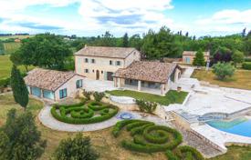 Luxury traditional villa with a large swimming pool, a garden and picturesque views in the center of La Marche, Italy for 1,990,000 €