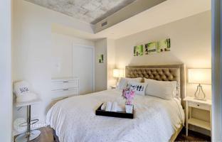 5-bedroom apartment in Blue Jays Way for C$1,059,000