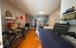 5-bedroom apartment in Bay Street for C$959,000