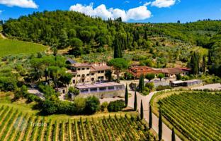 Farm 1,894 m² in Arezzo for 3,300,000 €