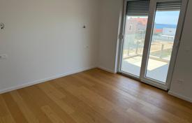 ISLAND OF PAG, MANDRE — 3 bedrooms + living room apartment in a house of only two apartments for 360,000 €