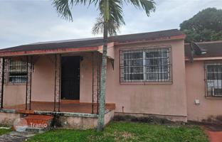 3-bedroom house 90 m² in Hialeah for $395,000