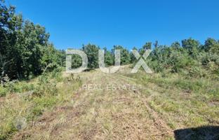 Land plot 1,662 m² in Istria County for 165,000 €