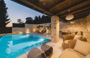 2-bedroom villa 195 m² in Reževići for 950,000 €