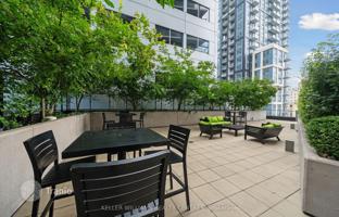 4-bedroom apartment in Peter Street for C$697,000