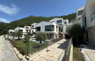 4-bedroom villa 400 m² in Kumbor for 850,000 €