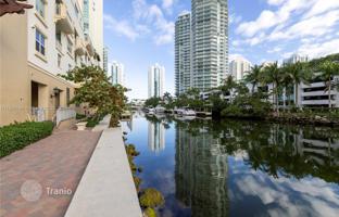 3-bedroom apartments in condo 136 m² in Sunny Isles Beach for $990,000