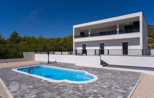 4-room house 270 m² in Kaštel Novi for 750,000 €