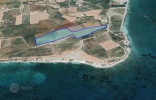 Land plot 36,456 m² in Mazotos for 800,000 €