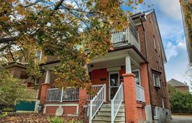 Townhome – Dufferin Street, Toronto, Ontario,  Canada for C$1,470,000