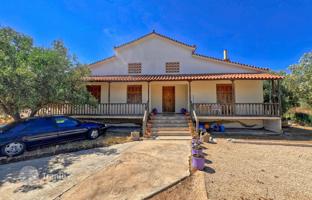 Two-storey house within walking distance of the sea in the Peloponnese, Greece for 270,000 €