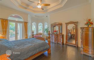 6-bedroom house 740 m² in Parkland for $2,600,000