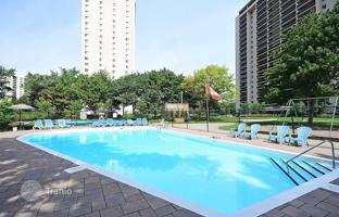 3-bedroom apartment in Etobicoke for C$930,000
