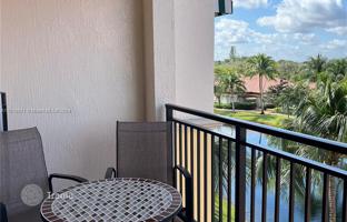 1-bedroom apartments in condo 100 m² in Weston for $452,000