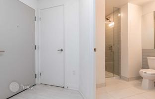 2-bedroom apartment in Etobicoke for C$919,000